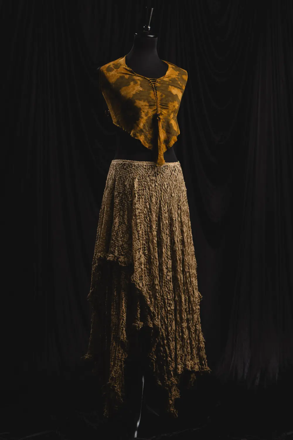 Makramee Tie Dye Slit Weave Top von Notté Fotografie VINTAGE