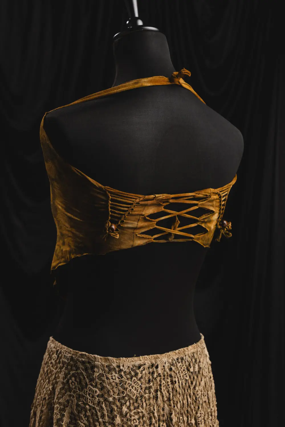 Makramee Tie Dye Slit Weave Top von Notté Fotografie VINTAGE